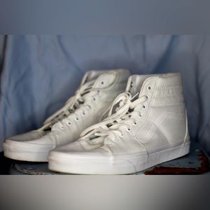 With Box Men’s Vans Sk8-Hi Skate Shoe - size 10